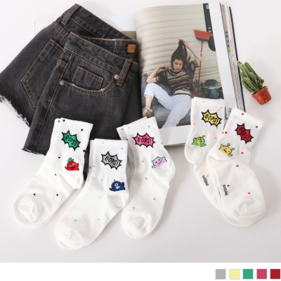 0609新品 【特價款】韓國撞色點點童趣風英文字圖案短筒襪．5色