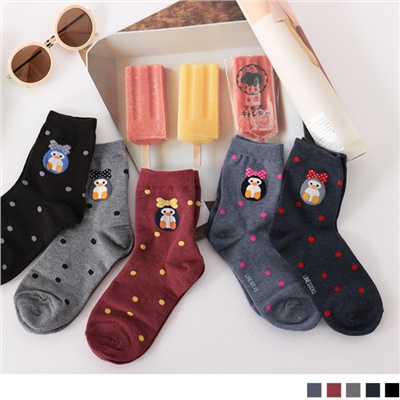 0609新品 【特價款】韓國可愛企鵝綴點點圖案短筒襪．5色