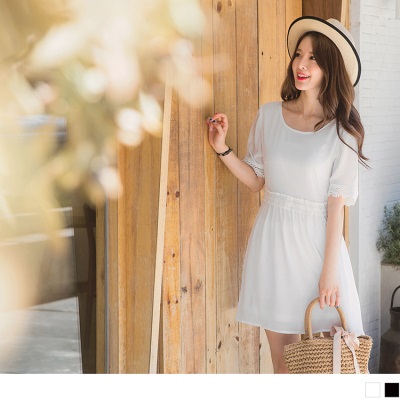 0724新品 質感純色綴布蕾絲美背造型傘襬雪紡洋裝．2色